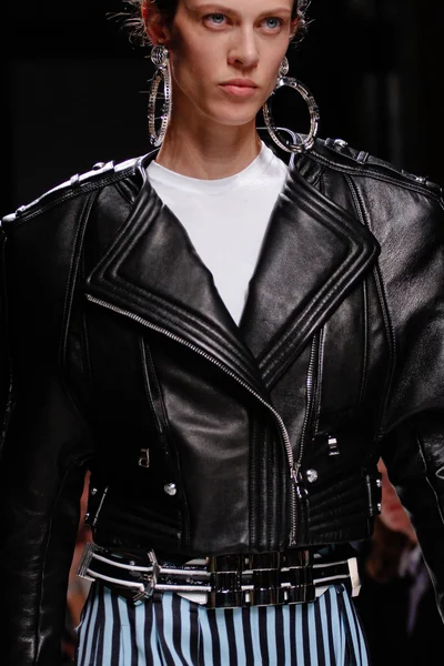 Look 37